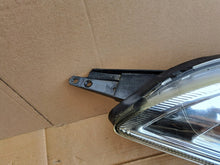 Laden Sie das Bild in den Galerie-Viewer, Frontscheinwerfer Suzuki Swift I P8798R Rechts Scheinwerfer Headlight SCH7117722722vd