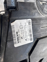 Load image into Gallery viewer, Frontscheinwerfer Volvo S40 30763034 Ein Satz Scheinwerfer Headlight SCH7121965660af