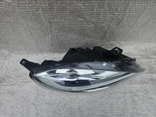 Laden Sie das Bild in den Galerie-Viewer, Frontscheinwerfer Volvo V40 32228484 Rechts Scheinwerfer Headlight SCH7127300054eu