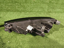 Laden Sie das Bild in den Galerie-Viewer, Frontscheinwerfer Skoda Octavia IV 5E4941016B NRR1482 Rechts Headlight SCH7152452110zl