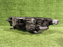 Laden Sie das Bild in den Galerie-Viewer, Frontscheinwerfer Skoda Octavia IV 5E4941016B NRR1482 Rechts Headlight SCH7152452110zl