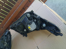 Laden Sie das Bild in den Galerie-Viewer, Frontscheinwerfer Toyota Avensis 10100-17687LH Xenon Ein Satz Headlight SCH7154729414bp