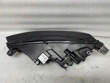 Laden Sie das Bild in den Galerie-Viewer, Frontscheinwerfer Skoda Octavia IV 5E4941016A LED Rechts Scheinwerfer Headlight SCH7162071224oq