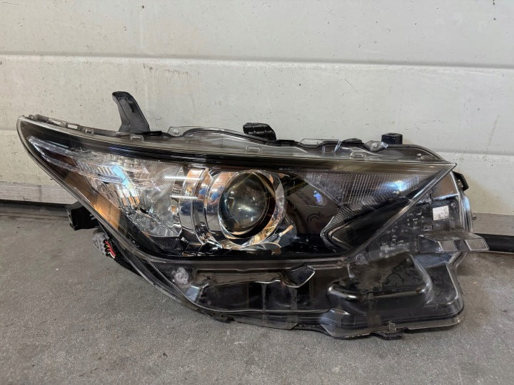 Frontscheinwerfer Toyota Auris 8111002K30 90070909KOD 85122000 Ein Satz SCH7184338555il