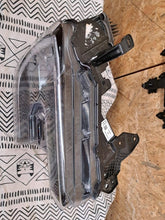 Laden Sie das Bild in den Galerie-Viewer, Frontscheinwerfer Ford Ranger N1WB13E014ED Links Scheinwerfer Headlight SCH7208006568is