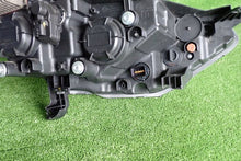 Laden Sie das Bild in den Galerie-Viewer, Frontscheinwerfer Ssangyong Korando 8310137101 Links Scheinwerfer Headlight SCH7220573129fx