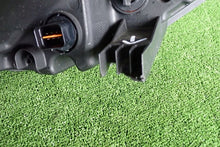 Laden Sie das Bild in den Galerie-Viewer, Frontscheinwerfer Ssangyong Korando 8310137101 Links Scheinwerfer Headlight SCH7220573129fx
