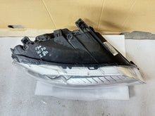 Laden Sie das Bild in den Galerie-Viewer, Frontscheinwerfer Volvo V70 S80 31420014 Rechts Scheinwerfer Headlight SCH7225458740zf