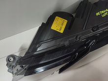 Laden Sie das Bild in den Galerie-Viewer, Frontscheinwerfer Skoda Octavia III 5E1941015C Links Scheinwerfer Headlight SCH7237106332jg