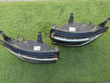 Load image into Gallery viewer, Frontscheinwerfer Renault 260100543R 260606399R Ein Satz Scheinwerfer Headlight SCH7243962295fd