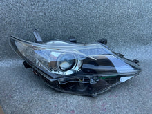 Laden Sie das Bild in den Galerie-Viewer, Frontscheinwerfer Toyota Auris 81110-02E21 Rechts Scheinwerfer Headlight SCH7253496894yq
