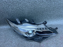 Laden Sie das Bild in den Galerie-Viewer, Frontscheinwerfer Toyota Auris 81110-02E21 Rechts Scheinwerfer Headlight SCH7253496894yq