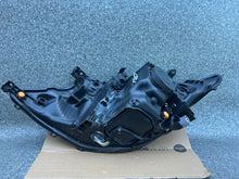 Laden Sie das Bild in den Galerie-Viewer, Frontscheinwerfer Toyota Auris 81110-02E21 Rechts Scheinwerfer Headlight SCH7253496894yq