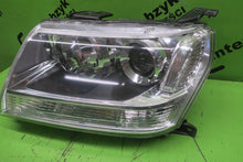 Laden Sie das Bild in den Galerie-Viewer, Frontscheinwerfer Suzuki Grand Vitara I 100-59088 Xenon Links Headlight SCH7273196822gb