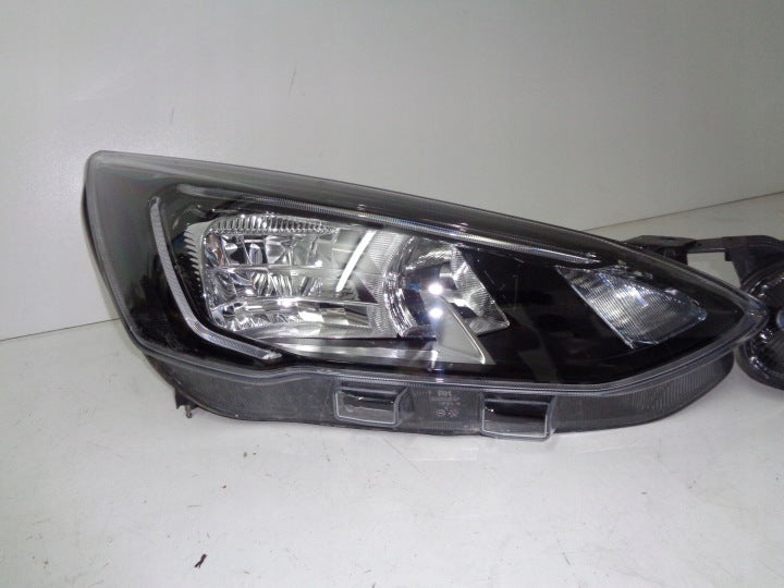 Frontscheinwerfer Ford Focus MX7B-13E015-CC LED Ein Stück (Rechts oder Links) SCH7273761010nx
