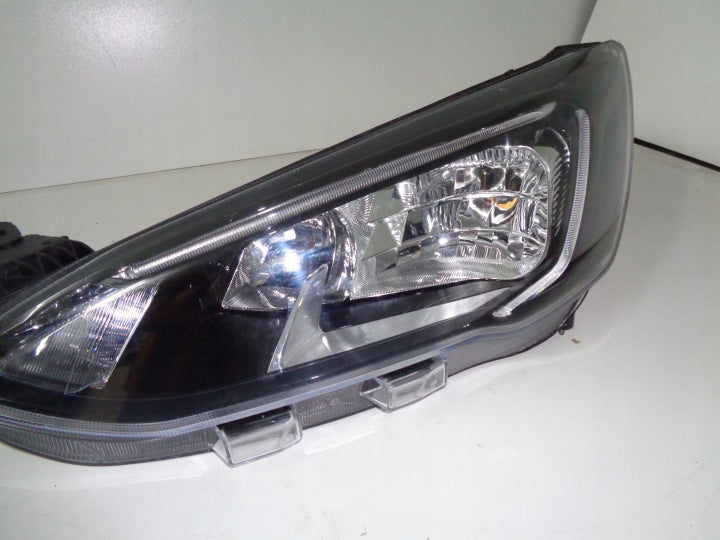 Frontscheinwerfer Ford Focus MX7B-13E015-CC LED Ein Stück (Rechts oder Links) SCH7273761010nx