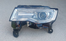 Laden Sie das Bild in den Galerie-Viewer, Frontscheinwerfer Jeep Grand Cherokee Wk2 68144709AH Links Headlight SCH7293997029mc
