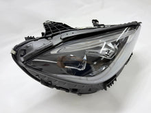Laden Sie das Bild in den Galerie-Viewer, Frontscheinwerfer Mercedes-Benz W206 A2069066204 Rechts Scheinwerfer Headlight SCH7300034589yr