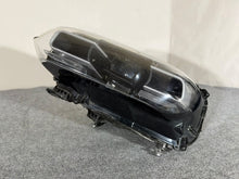 Laden Sie das Bild in den Galerie-Viewer, Frontscheinwerfer Porsche Taycan 9J1941031G LED Links Scheinwerfer Headlight SCH7301160946bu