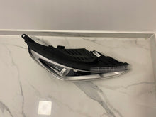 Load image into Gallery viewer, Frontscheinwerfer Hyundai I30 G4921-21060 Rechts Scheinwerfer Headlight SCH7314286726xd