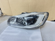 Laden Sie das Bild in den Galerie-Viewer, Frontscheinwerfer Volvo V60 S60 39908434 Links Scheinwerfer Headlight SCH7356305341lw