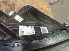 Laden Sie das Bild in den Galerie-Viewer, Frontscheinwerfer Mercedes-Benz W213 A2139066810 LED Rechts Headlight SCH7360285745an