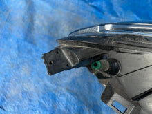 Load image into Gallery viewer, Frontscheinwerfer Opel Zafira 9832837680 Links Scheinwerfer Headlight SCH7372587369rt