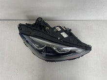 Laden Sie das Bild in den Galerie-Viewer, Frontscheinwerfer Mercedes-Benz W206 A2069068204 LED Rechts Headlight SCH7384865588yq
