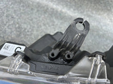 Load image into Gallery viewer, Frontscheinwerfer Toyota Corolla 8115012N70 Links Scheinwerfer Headlight SCH7400676147yj