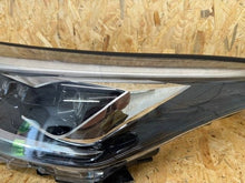 Laden Sie das Bild in den Galerie-Viewer, Frontscheinwerfer Toyota C-Hr 201566524 81150F4280 Links Scheinwerfer Headlight SCH7405804515pt