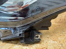 Laden Sie das Bild in den Galerie-Viewer, Frontscheinwerfer Toyota C-Hr 201566524 81150F4280 Links Scheinwerfer Headlight SCH7405804515pt