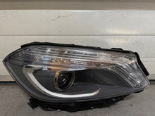 Laden Sie das Bild in den Galerie-Viewer, Frontscheinwerfer Mercedes-Benz W176 A1768201261 Xenon Rechts Headlight SCH7440965408hv