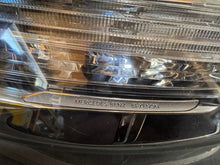 Laden Sie das Bild in den Galerie-Viewer, Frontscheinwerfer Mercedes-Benz W176 A1768201261 Xenon Rechts Headlight SCH7440965408hv