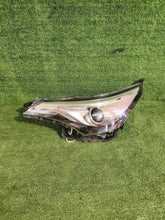 Load image into Gallery viewer, Frontscheinwerfer Toyota Avensis NRR1389 Links Scheinwerfer Headlight SCH7443161358ef