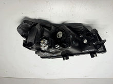 Laden Sie das Bild in den Galerie-Viewer, Frontscheinwerfer Suzuki Vitara I 100-18095-2F5753-25649C-720FDE Links Headlight SCH7445595022or