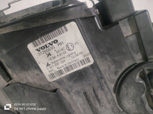 Load image into Gallery viewer, Frontscheinwerfer Volvo S40 0301237202 31265695 Rechts Scheinwerfer Headlight SCH7460387199zq