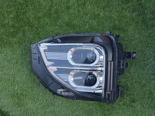 Laden Sie das Bild in den Galerie-Viewer, Frontscheinwerfer Mitsubishi Eclipse Cross I 100-67131 Links Headlight SCH7464087522at