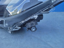 Laden Sie das Bild in den Galerie-Viewer, Frontscheinwerfer Toyota V 42-115 Full LED Links Scheinwerfer Headlight SCH7466881282me