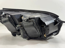 Laden Sie das Bild in den Galerie-Viewer, Frontscheinwerfer Peugeot Expert Traveller 9808573580-00 Xenon Links Headlight SCH7493241378dc