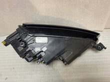 Laden Sie das Bild in den Galerie-Viewer, Frontscheinwerfer Skoda Karoq 57B941015D Full LED Links Scheinwerfer Headlight SCH7496623700th