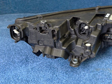 Laden Sie das Bild in den Galerie-Viewer, Frontscheinwerfer Skoda Octavia IV 5E4941015A LED Links Scheinwerfer Headlight SCH7505400639hw