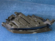 Laden Sie das Bild in den Galerie-Viewer, Frontscheinwerfer Skoda Octavia IV 5E4941015A LED Links Scheinwerfer Headlight SCH7505400639hw