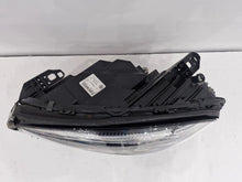 Laden Sie das Bild in den Galerie-Viewer, Frontscheinwerfer Mercedes-Benz Gla A1569066900 Links Scheinwerfer Headlight SCH7509332520ph