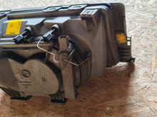Laden Sie das Bild in den Galerie-Viewer, Frontscheinwerfer Mercedes-Benz 190 W201 2018200161 Links Scheinwerfer Headlight SCH7529692361ox
