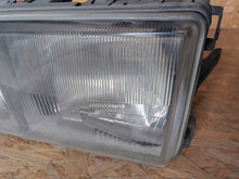 Laden Sie das Bild in den Galerie-Viewer, Frontscheinwerfer Mercedes-Benz 190 W201 2018200161 Links Scheinwerfer Headlight SCH7529692361ox