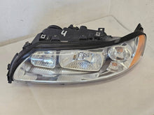 Laden Sie das Bild in den Galerie-Viewer, Frontscheinwerfer Volvo V70 S60 30698835 Links Scheinwerfer Headlight SCH7533597309mn