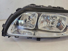 Laden Sie das Bild in den Galerie-Viewer, Frontscheinwerfer Volvo V70 S60 30698835 Links Scheinwerfer Headlight SCH7533597309mn