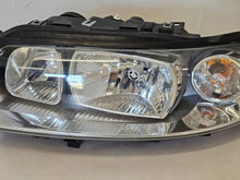 Laden Sie das Bild in den Galerie-Viewer, Frontscheinwerfer Volvo V70 S60 30698835 Links Scheinwerfer Headlight SCH7533597309mn