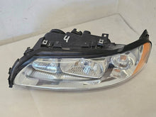 Laden Sie das Bild in den Galerie-Viewer, Frontscheinwerfer Volvo V70 S60 30698835 Links Scheinwerfer Headlight SCH7533597309mn