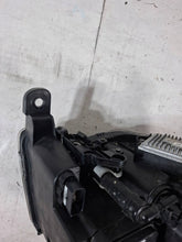 Laden Sie das Bild in den Galerie-Viewer, Frontscheinwerfer Jeep Grand Cherokee Wk2 68266665AG Links Headlight SCH7549766633tz